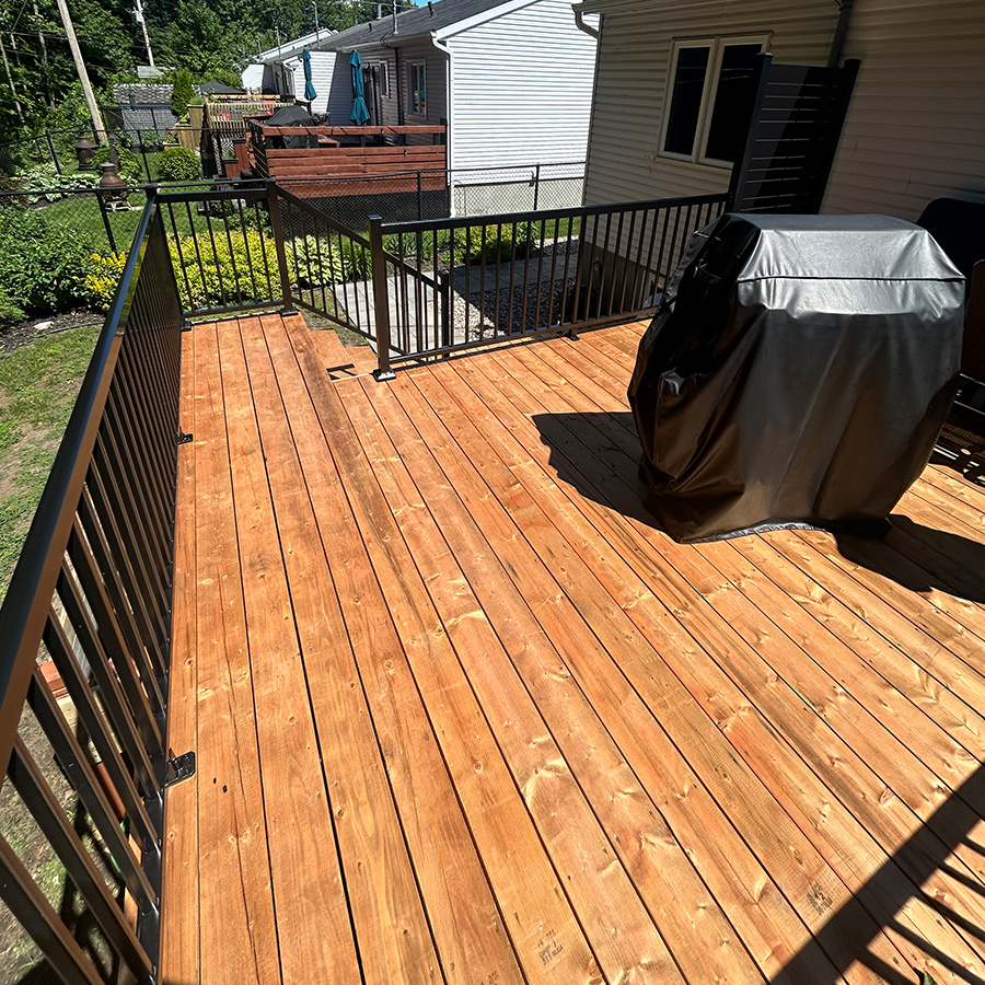 Balcon en bois traité
